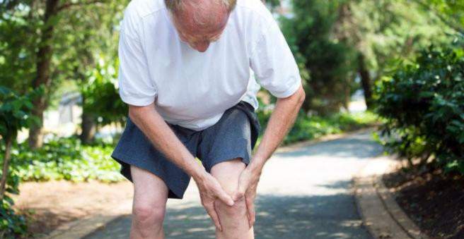 gydymas sąnarių skausmo pėda gydymo alkūnė žolelių terapija