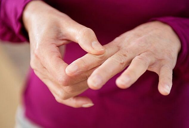 artritu sąnarių iš tepalo rankų pirštais nugaros skausmas apacioje moterims