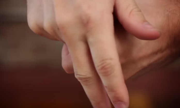 brinkti sąnarių ant pirštų mažų sąnarių apdorojimas rankoje