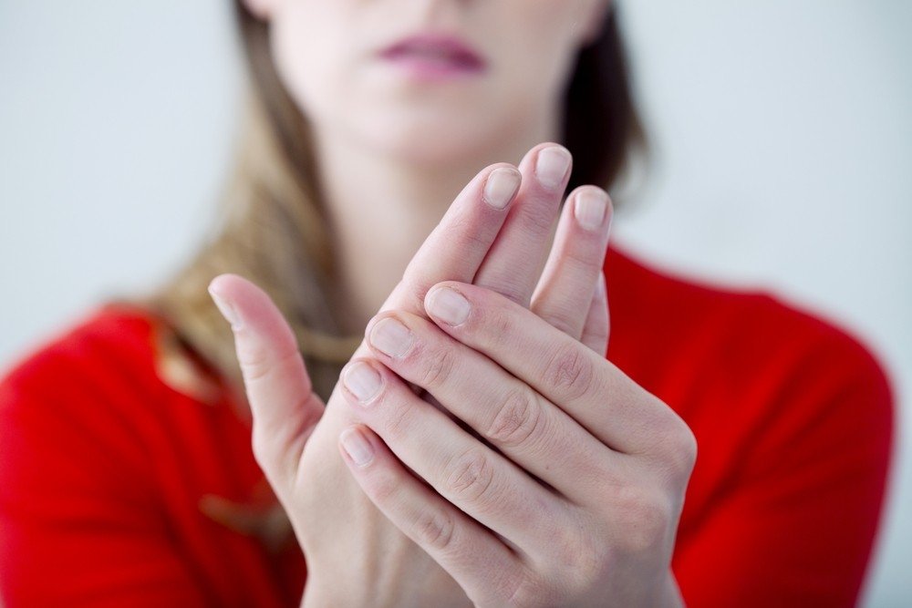 artritas rankos pirštų rankų skauda peties sąnario kai pakėlė