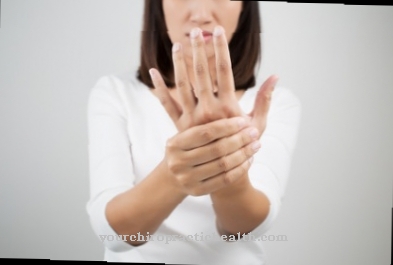 finger sąnarių gerklės priežastys artritas sumažėjo sąnarių patinimas