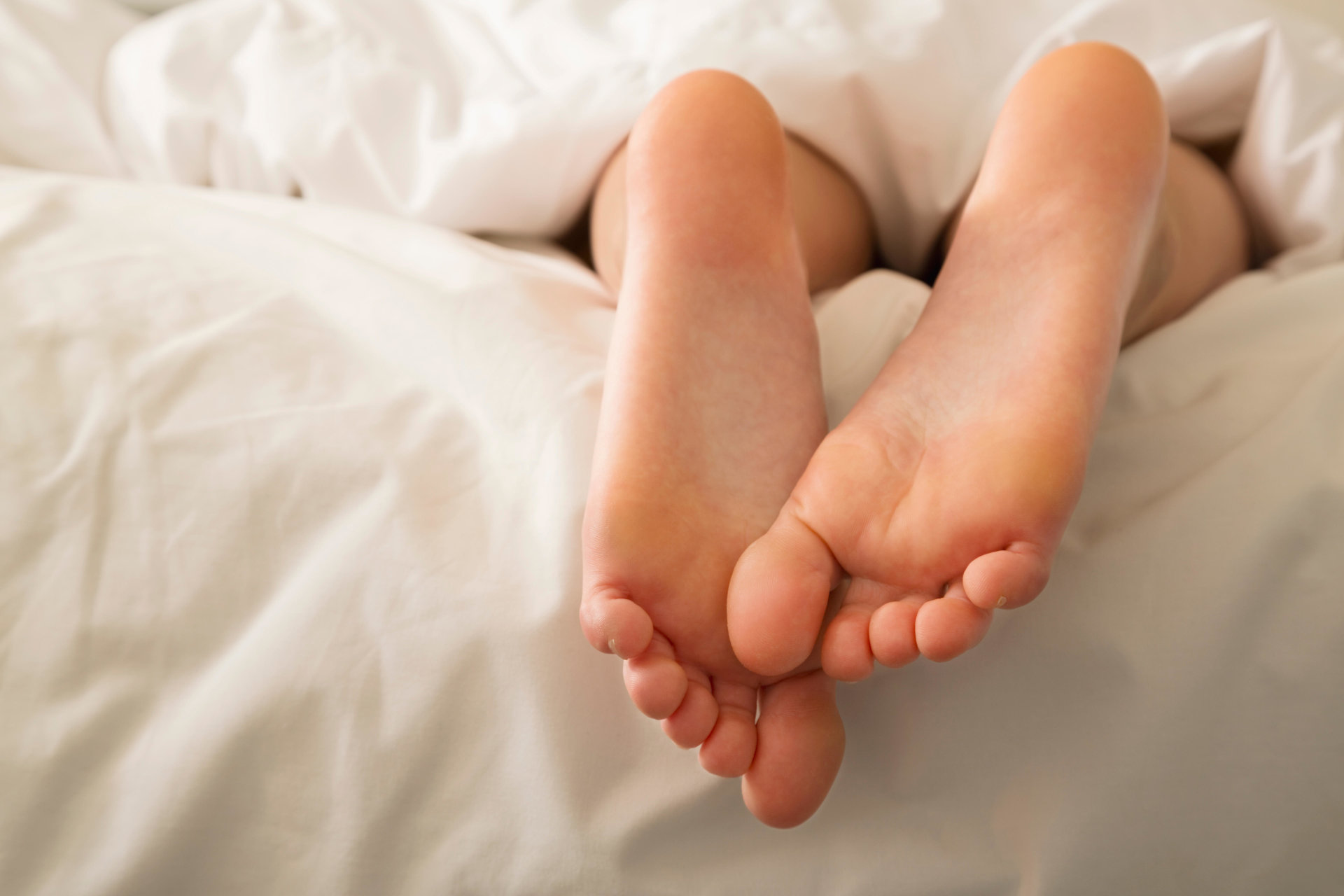 gerklės sąnarių pėdos skausmo priežastis atsižvelgiant į mažojo piršto sąnario
