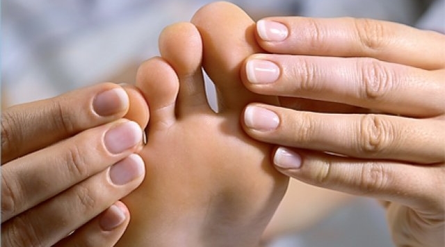 stiprus skausmas pėdos ką daryti sąnarių gira dėl sąnarių gydymo